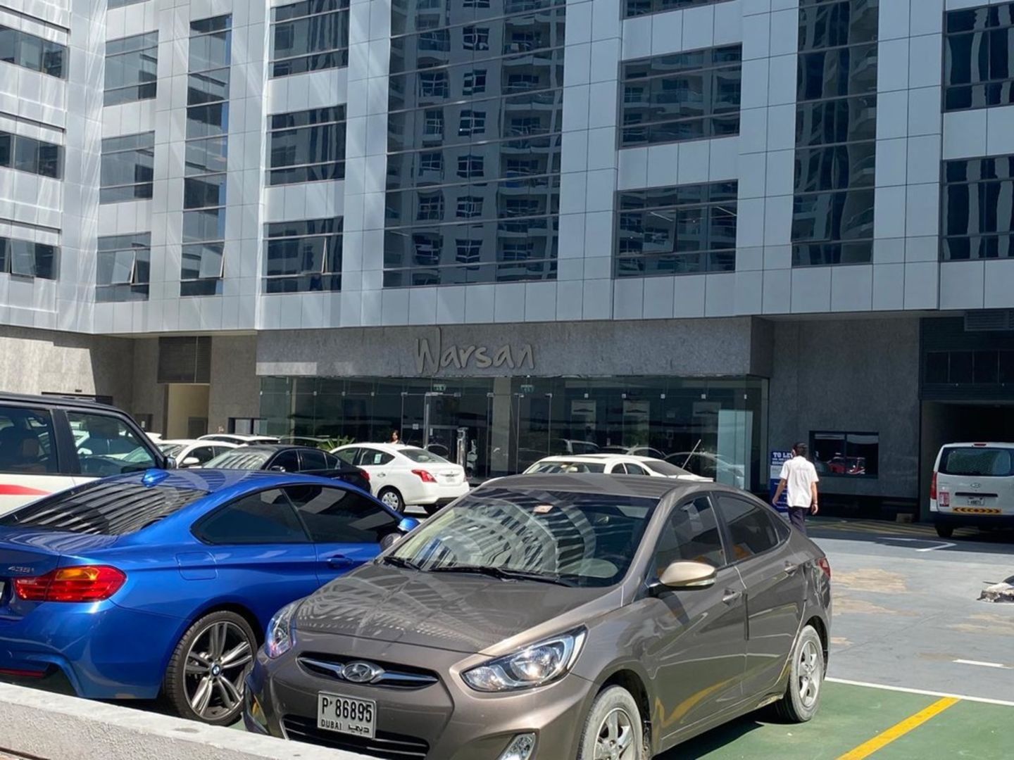 HiDubai-business-the-shades-design-interior-decoration-and-designing-shopping-furniture-decor-barsha-heights-tecom-dubai