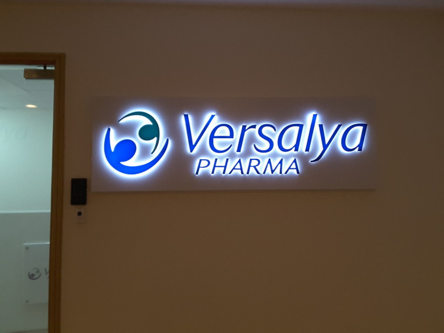 HiDubai-business-versalya-pharma-b2b-services-distributors-wholesalers-dubai-media-city-al-sufouh-2-dubai