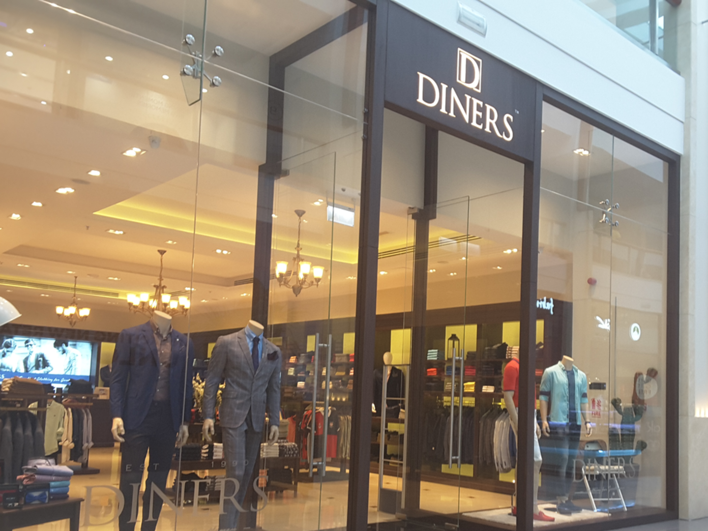HiDubai-business-diners-shopping-apparel-mankhool-dubai