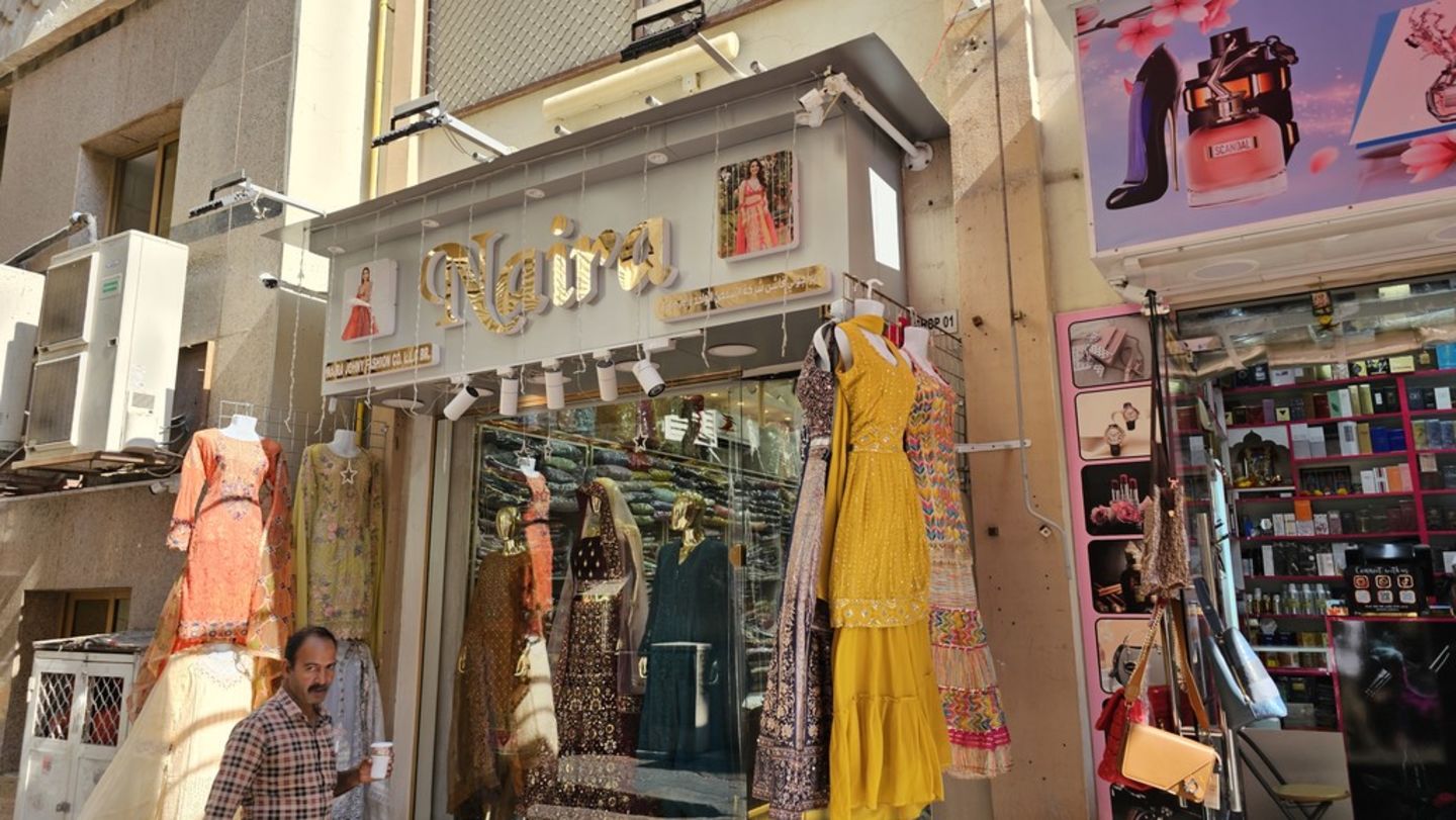 HiDubai-business-naira-johny-fashion-shopping-apparel-meena-bazar-al-souq-al-kabeer-dubai