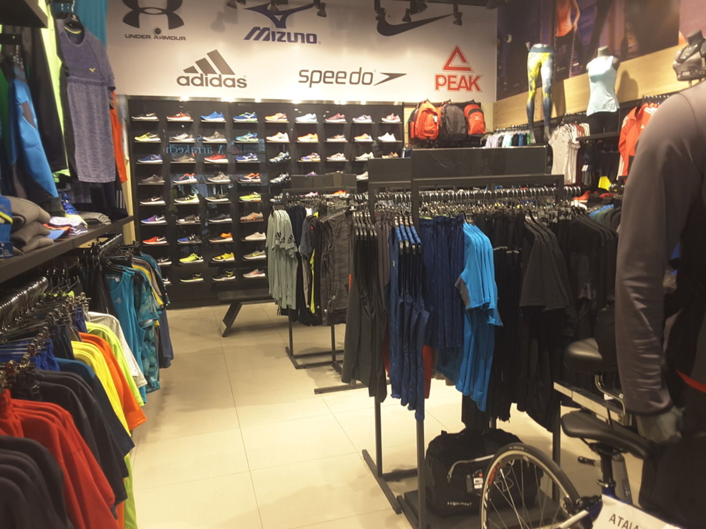 HiDubai-business-healthy-sports-shopping-sporting-goods-equipment-mirdif-dubai-1