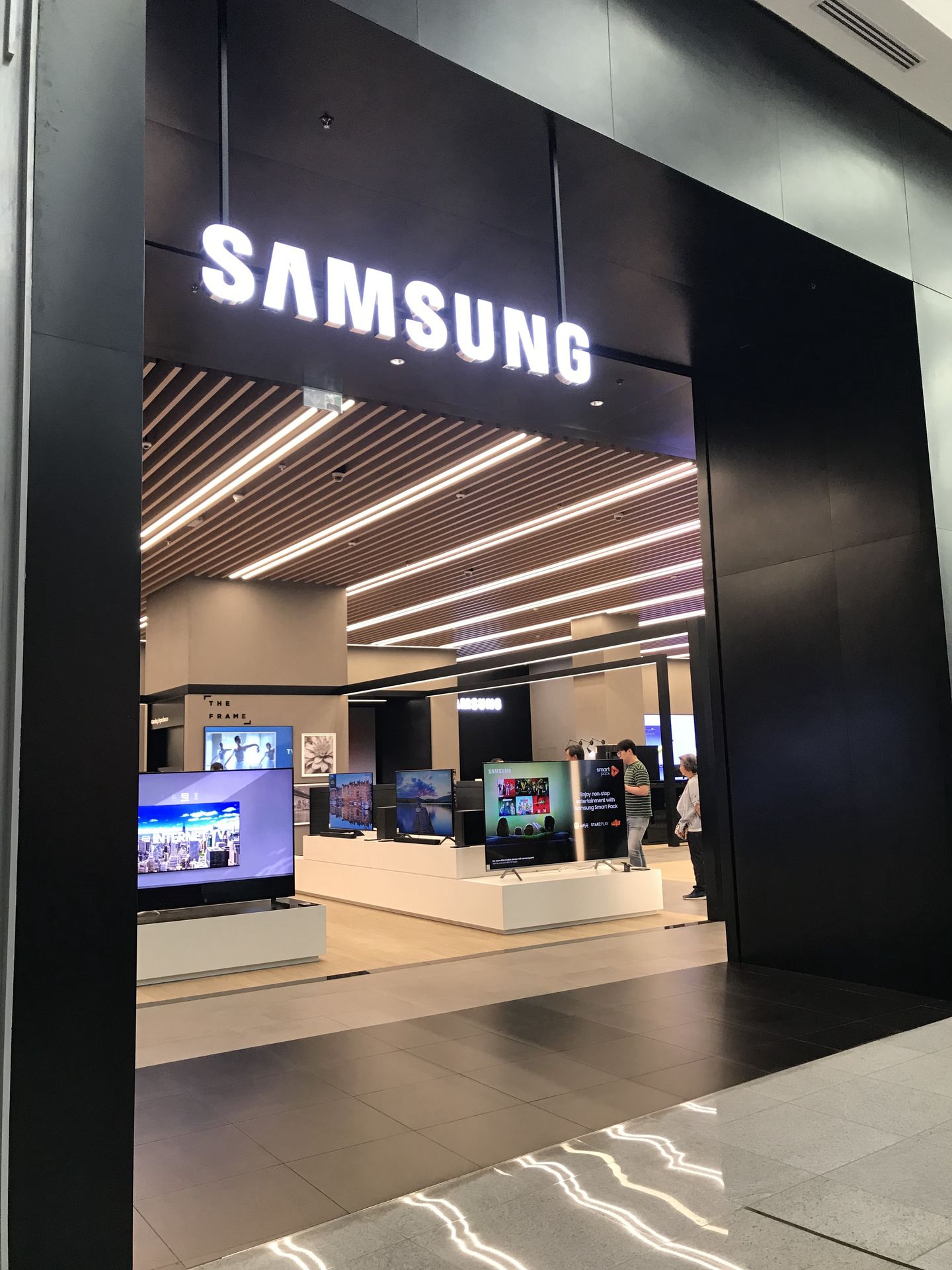 HiDubai-business-samsung-shopping-consumer-electronics-burj-khalifa-dubai-2