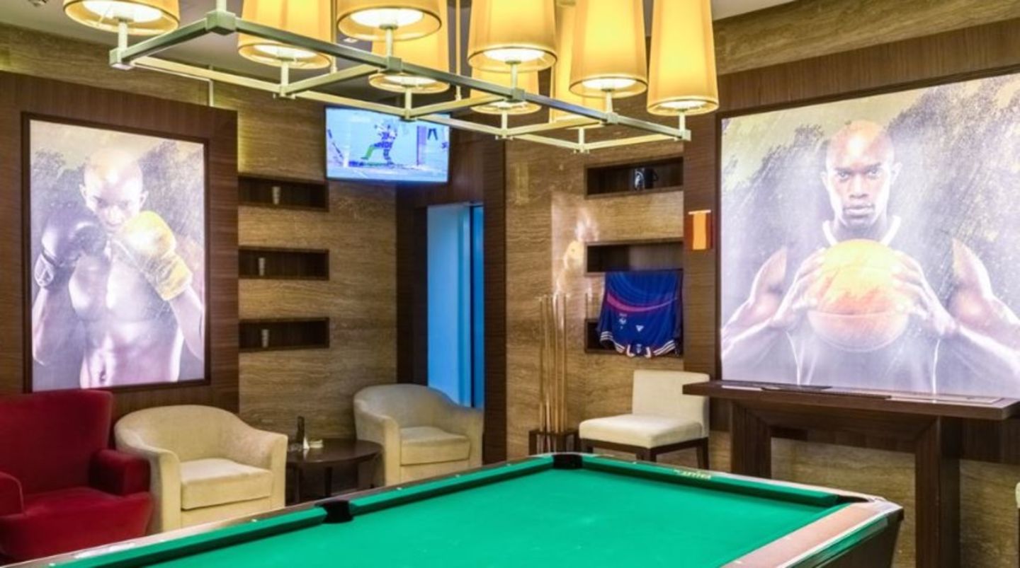 HiDubai-business-jimmy-wickets-bar-food-beverage-restaurants-bars-trade-centre-2-dubai