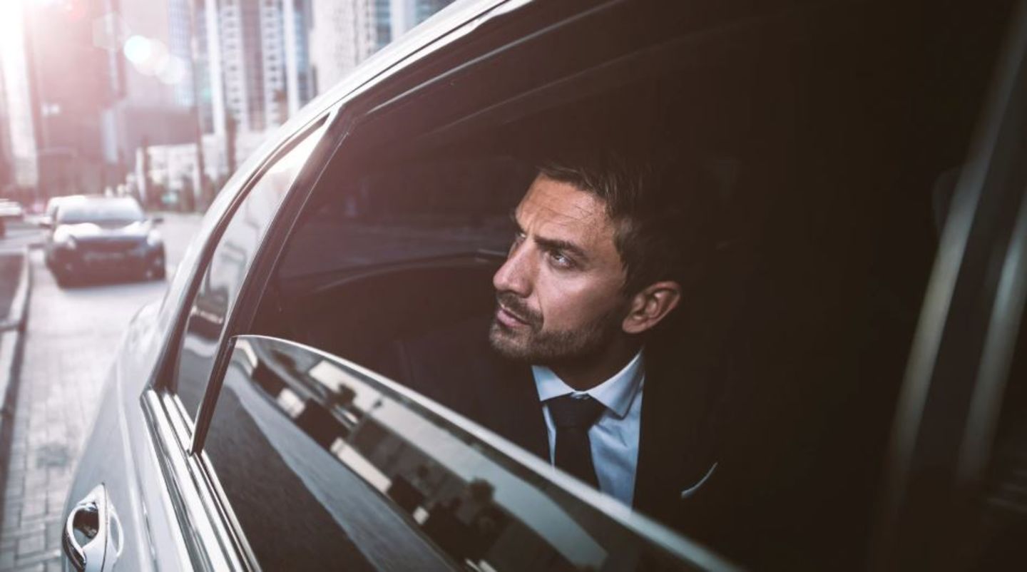 HiDubai-business-chauffeur-master-limo-services-transport-vehicle-services-private-transport-al-quoz-1-dubai