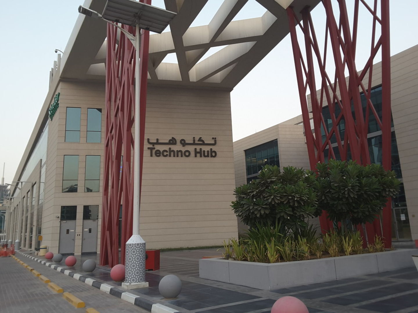 HiDubai-business-russos-new-york-pizzeria-food-beverage-restaurants-bars-dubai-silicon-oasis-nadd-hessa-dubai-2