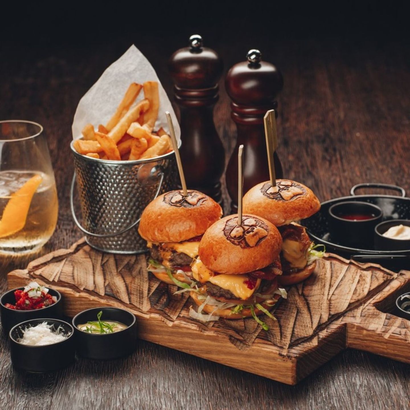 HiDubai-business-americana-brass-monkey-food-beverage-restaurants-bars-jumeirah-beach-residence-marsa-dubai-dubai
