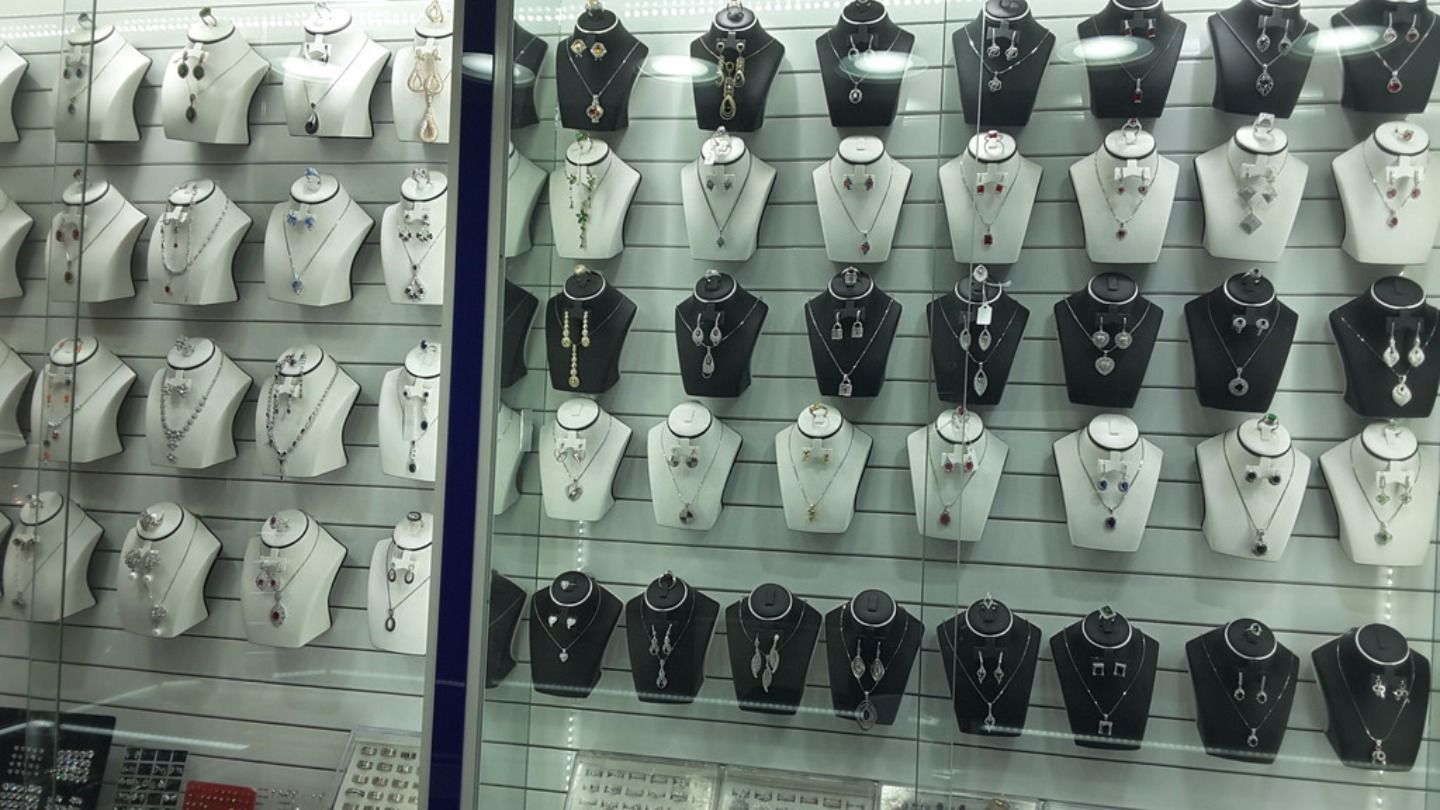 HiDubai-business-shaikha-al-haddad-trading-shopping-jewellery-precious-stones-naif-dubai