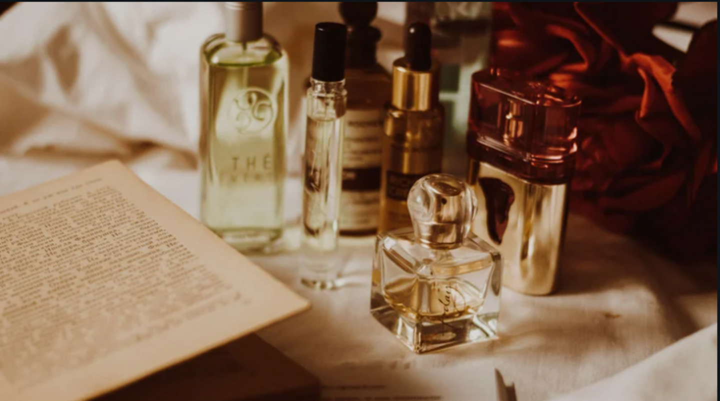 HiDubai-business-qalat-alfakahma-perfumes-trading-shopping-beauty-cosmetics-stores-al-daghaya-dubai