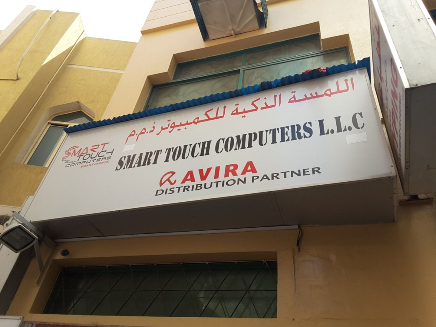 HiDubai-business-smart-touch-computers-shopping-consumer-electronics-al-fahidi-al-souq-al-kabeer-dubai-2