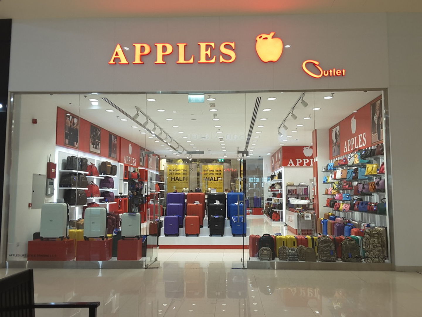 HiDubai-business-apples-outlet-shopping-luggage-travel-accessories-umm-nahad-1-dubai-2