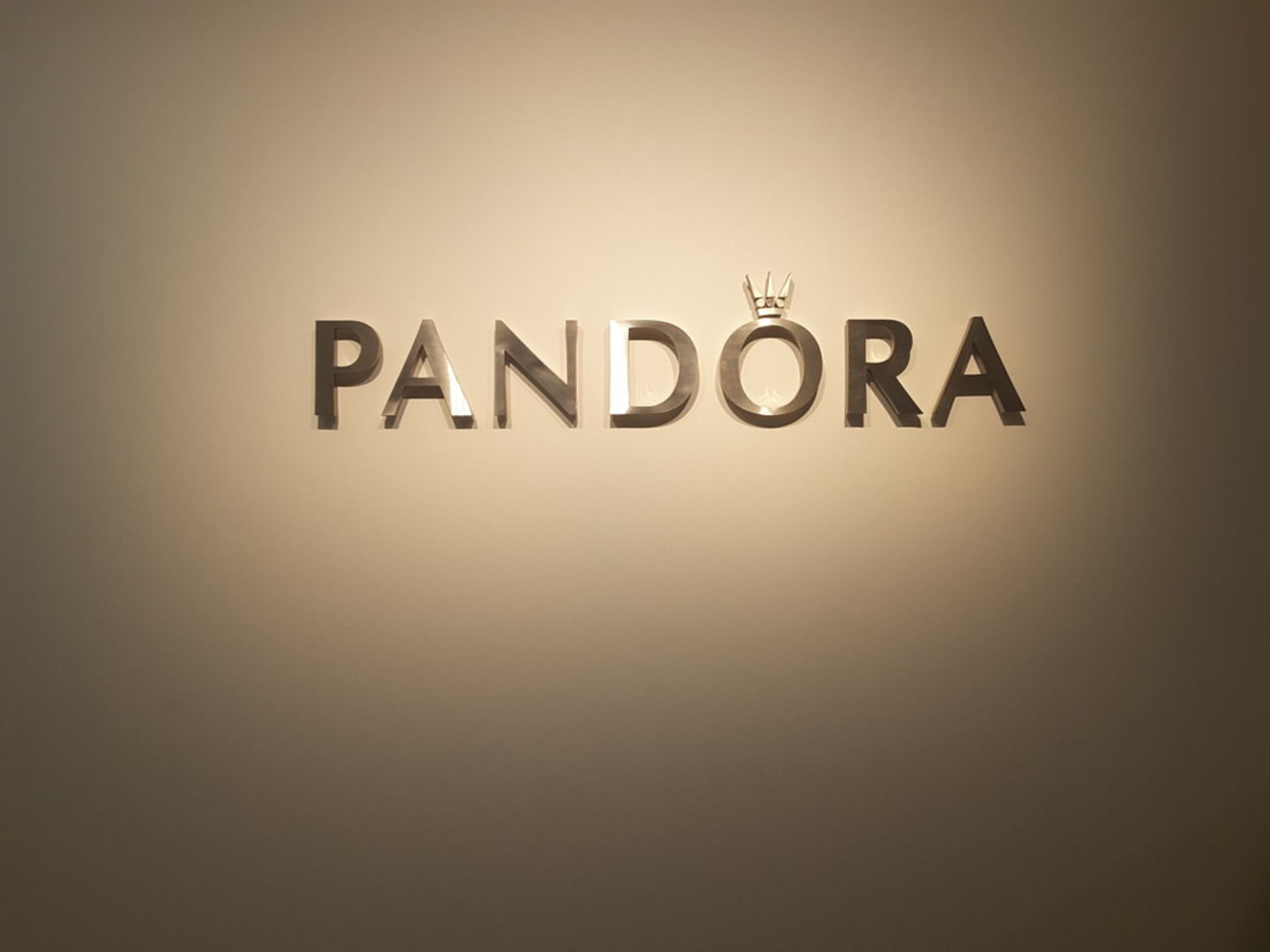 HiDubai-business-pandora-shopping-jewellery-precious-stones-dubai-marina-marsa-dubai-dubai-2