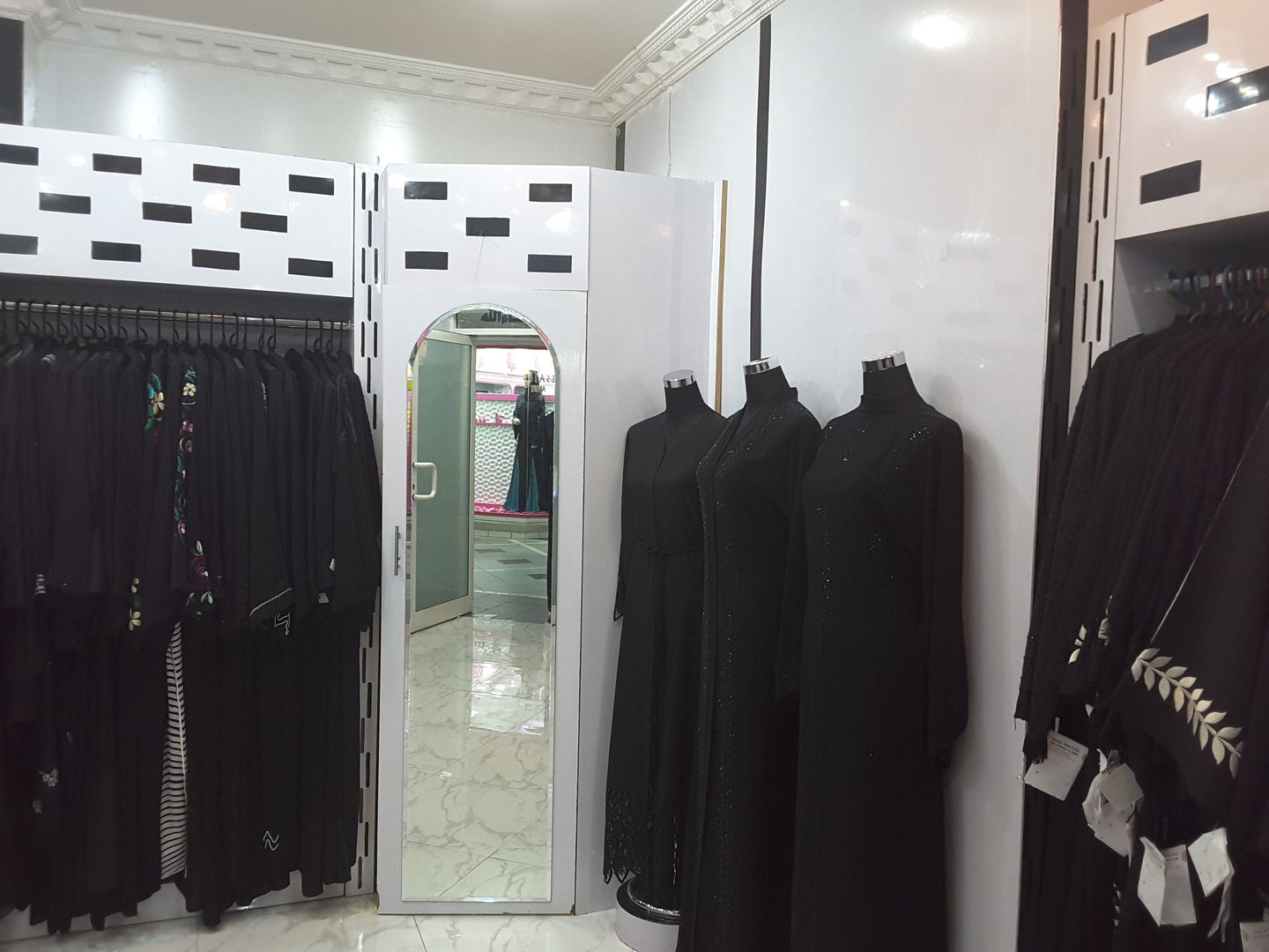 HiDubai-business-abdel-haq-fadil-tailoring-embroidery-shopping-apparel-hor-al-anz-east-dubai-2