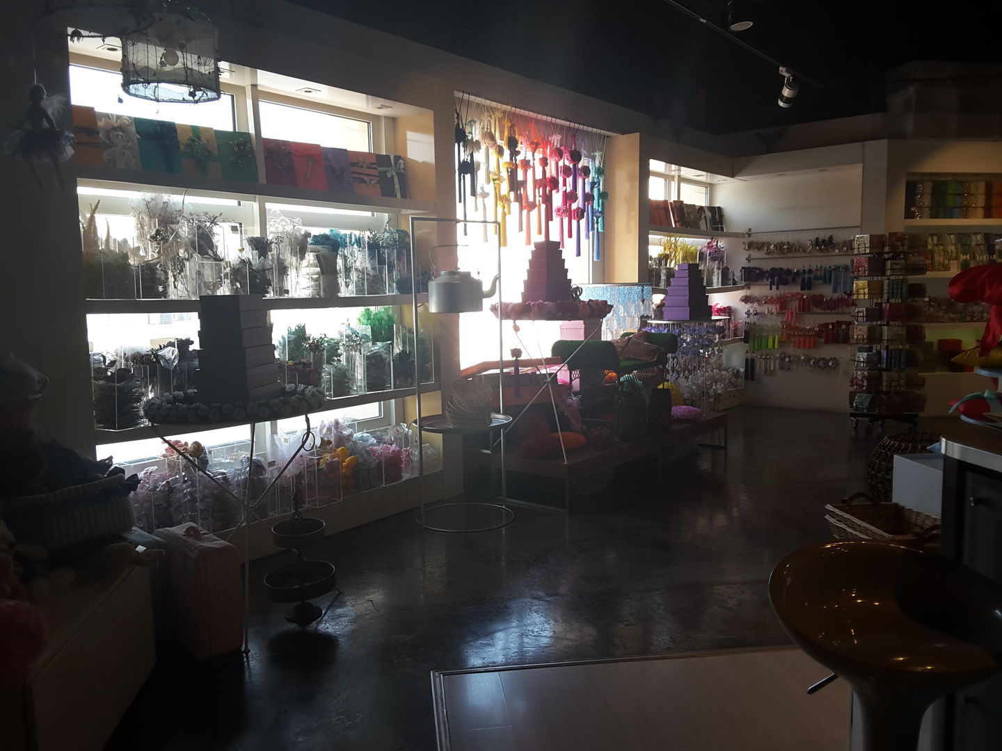 HiDubai-business-cadorem-shopping-souvenirs-gifts-jumeirah-1-dubai-2