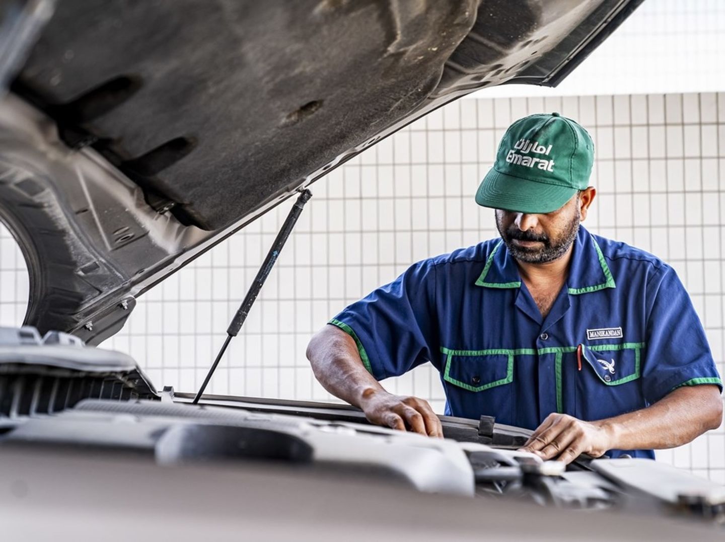 Emarat Lube Express E3961 (karama)(Car Assistance & Repair) in Al