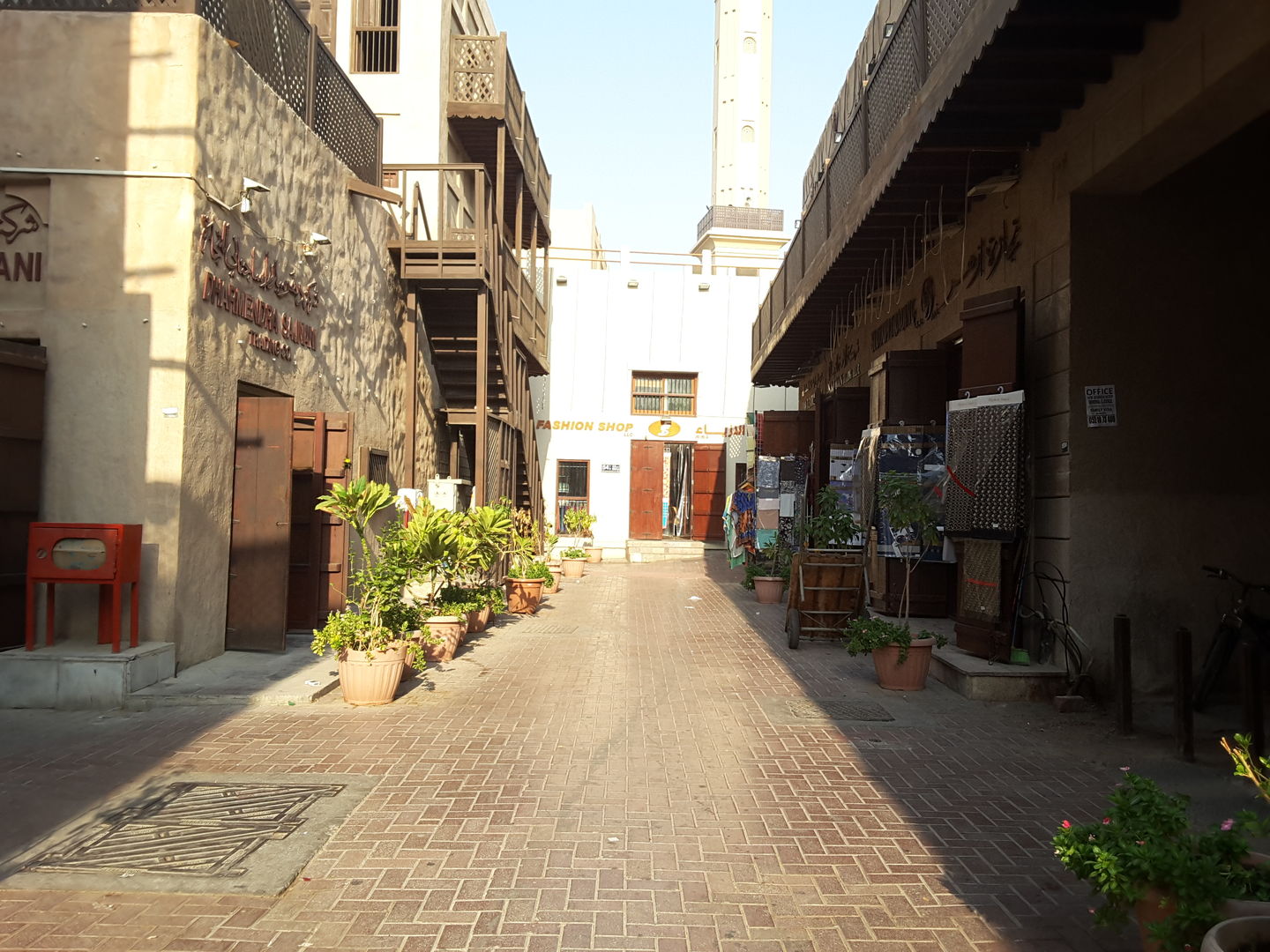 HiDubai-business-blossom-trading-b2b-services-distributors-wholesalers-al-fahidi-al-souq-al-kabeer-dubai