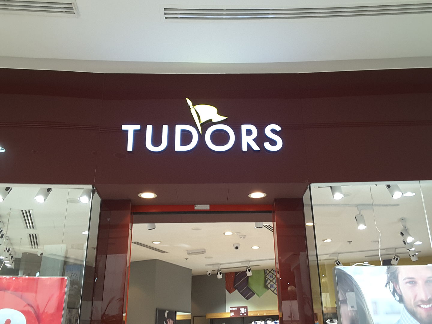 HiDubai-business-tudors-shopping-apparel-muhaisnah-4-dubai-2