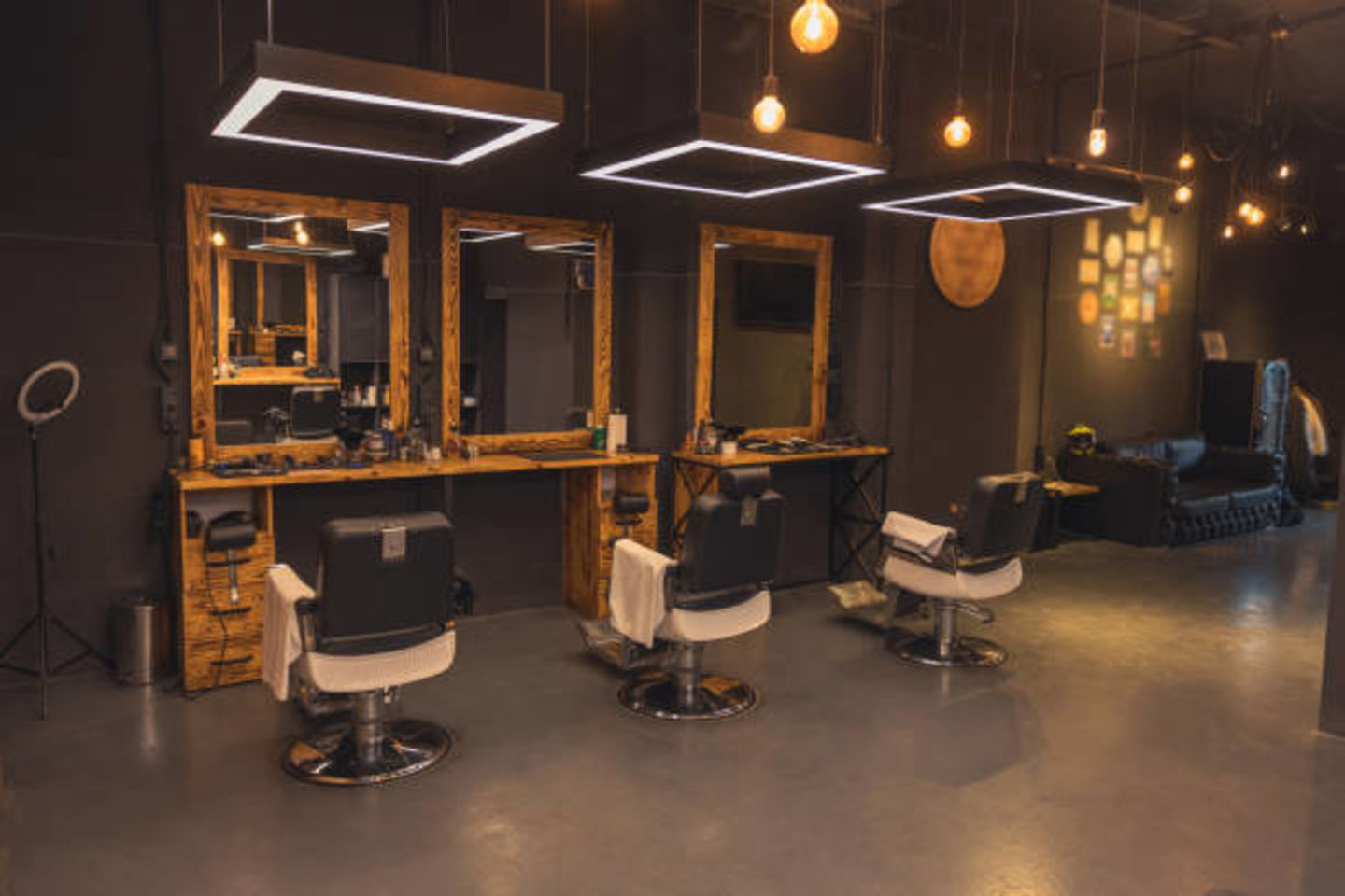 HiDubai-business-royal-cool-colors-gents-salon-beauty-wellness-health-beauty-salons-jebel-ali-industrial-1-dubai