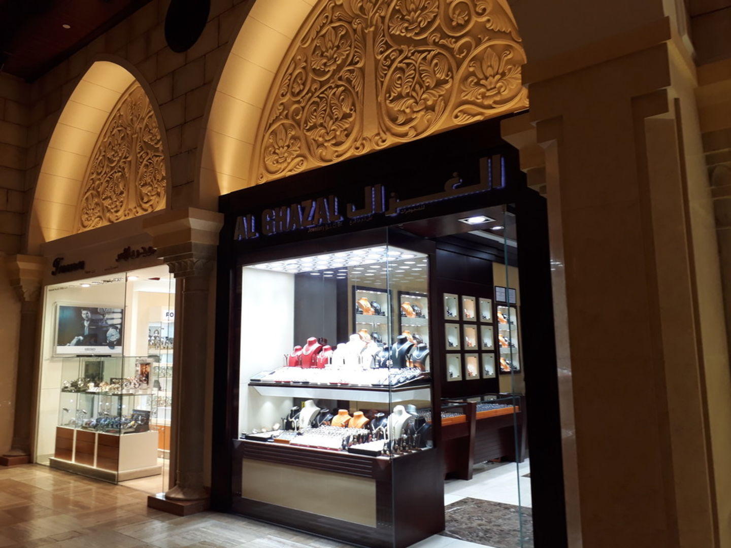 HiDubai-business-al-ghazal-jewellery-shopping-jewellery-precious-stones-burj-khalifa-dubai-2