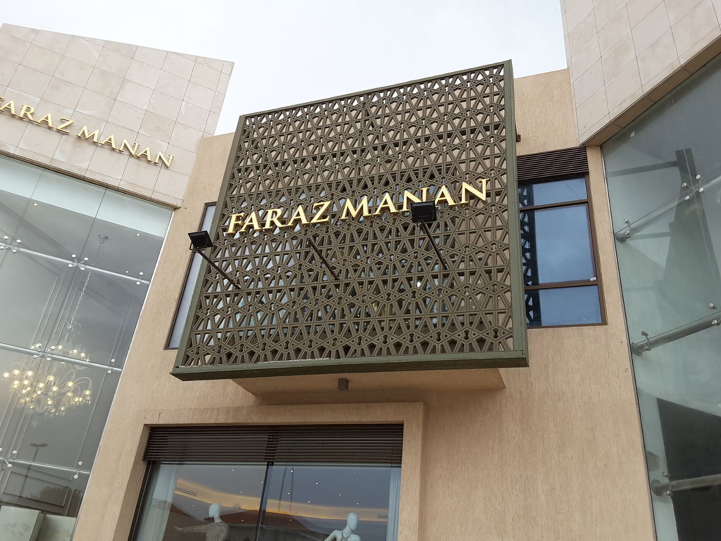 HiDubai-business-faraz-manan-shopping-apparel-jumeirah-3-dubai-2