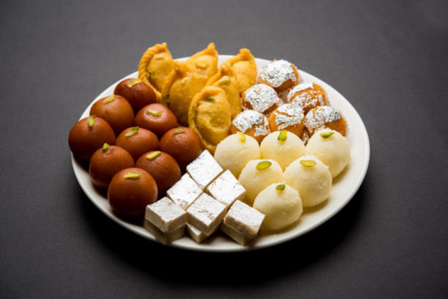 HiDubai-business-taim-al-sukar-sweet-preparing-food-beverage-bakeries-desserts-sweets-al-murar-dubai