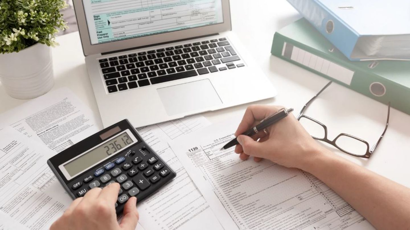 HiDubai-business-al-saqr-accounting-and-book-keeping-finance-legal-accounting-services-al-karama-dubai