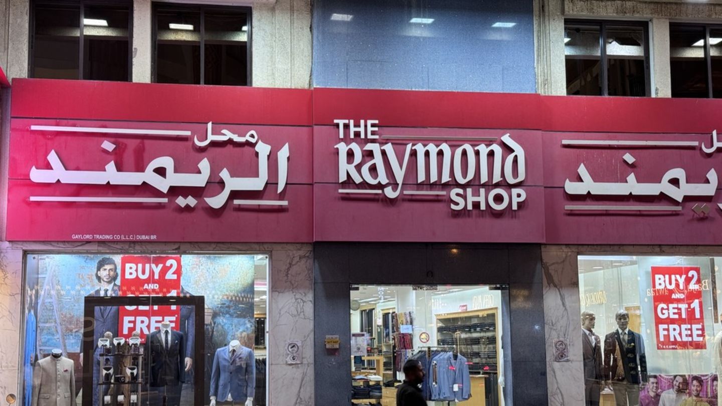 HiDubai-business-the-raymond-shop-shopping-apparel-al-fahidi-al-souq-al-kabeer-dubai
