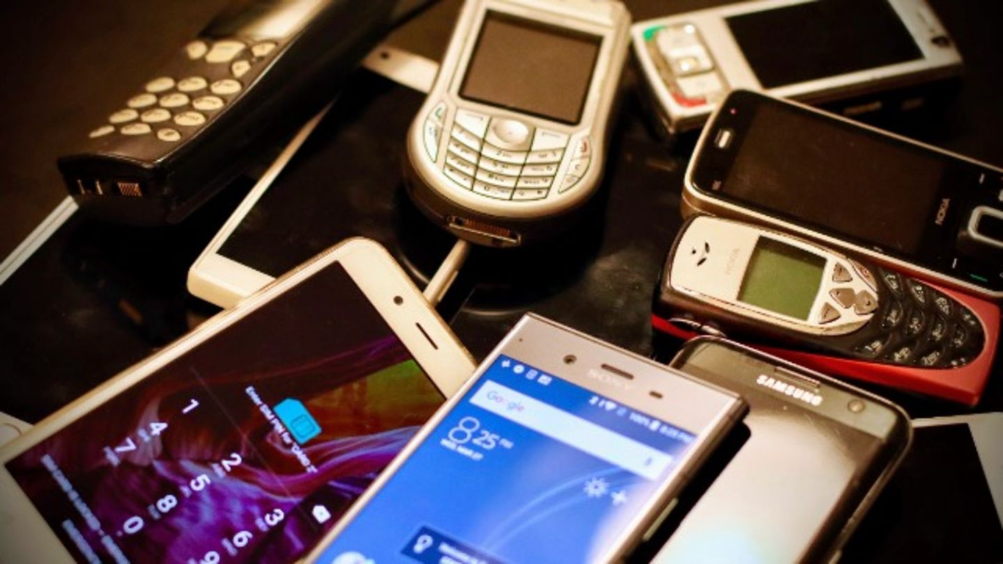 HiDubai-business-eastern-dragon-phones-shopping-consumer-electronics-al-murar-dubai