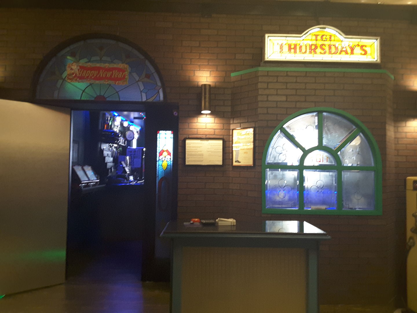 HiDubai-business-tgi-thursdays-food-beverage-restaurants-bars-al-raffa-dubai