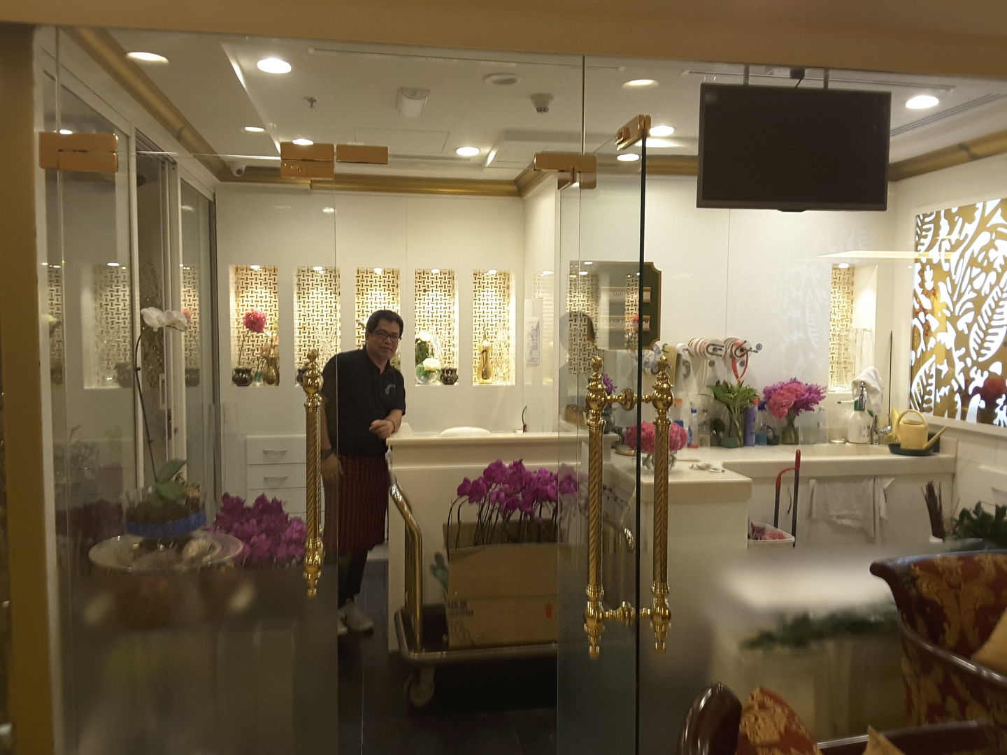 HiDubai-business-flower-boutique-shopping-garden-outdoor-the-palm-jumeirah-nakhlat-jumeirah-dubai-2