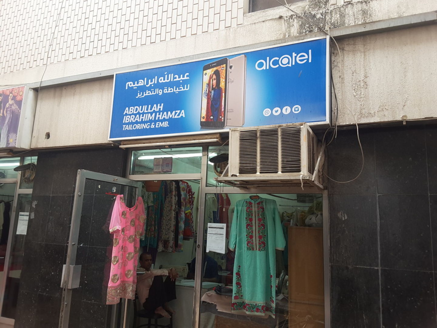 HiDubai-business-abdulla-ibrahim-hamza-tailoring-embroidery-home-tailoring-hor-al-anz-dubai-2