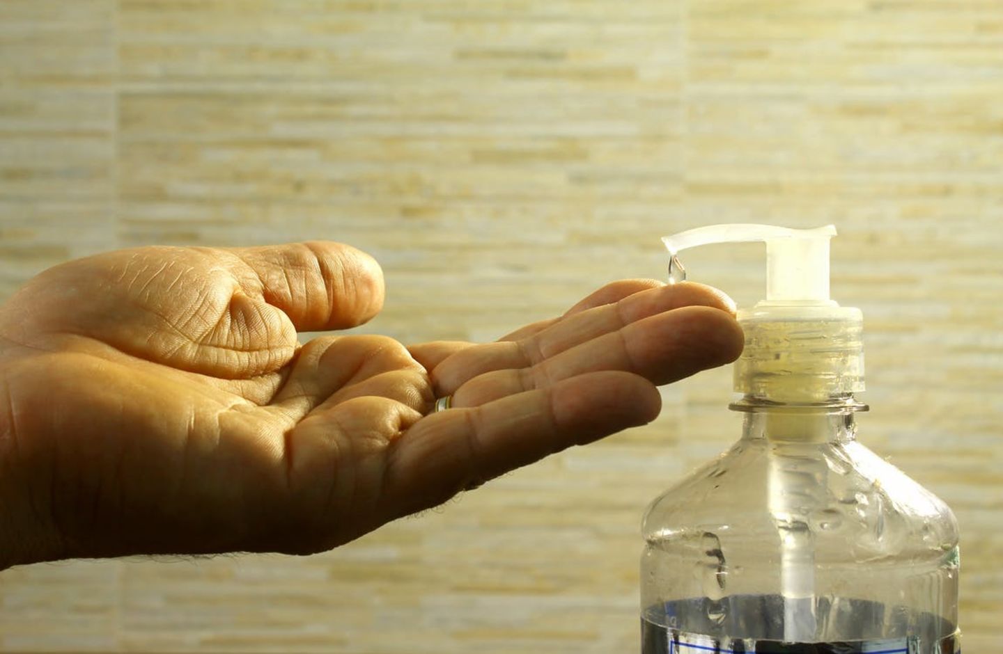 HiDubai-business-health-pure-water-filling-power-valley-b2b-services-distributors-wholesalers-al-quoz-industrial-3-dubai-2